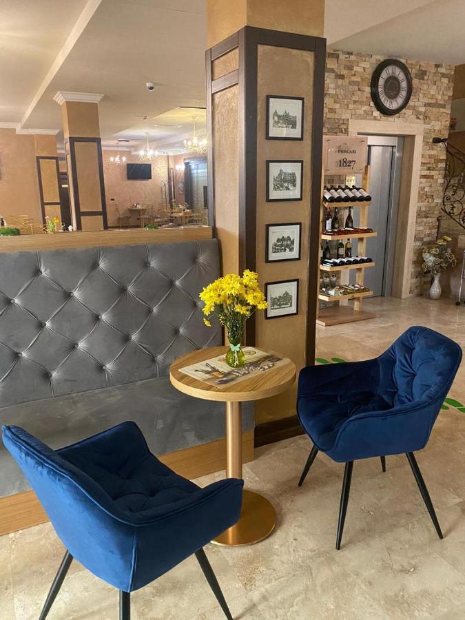 Hotel Yarus Plus Ploieşti Esterno foto
