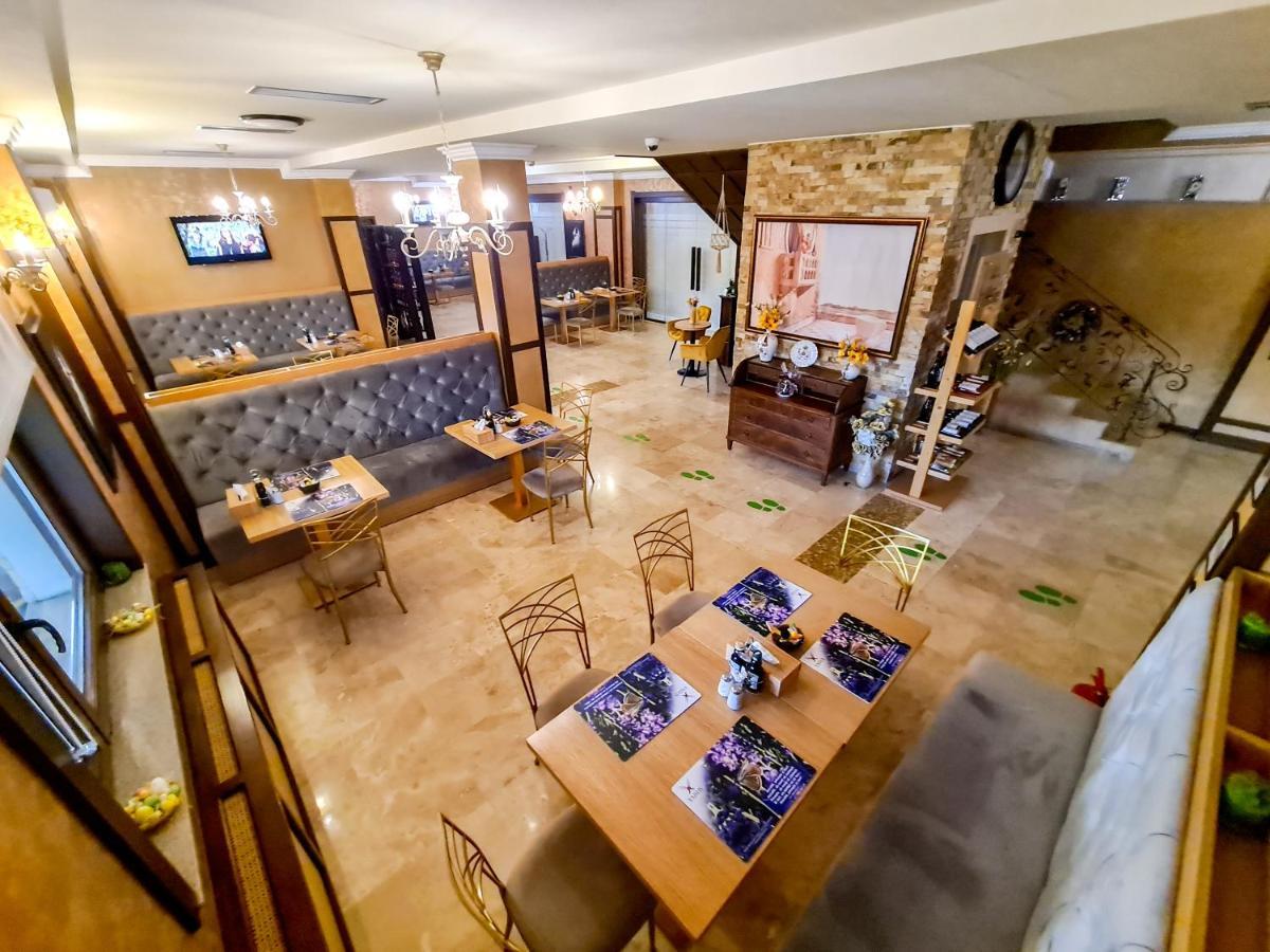 Hotel Yarus Plus Ploieşti Esterno foto