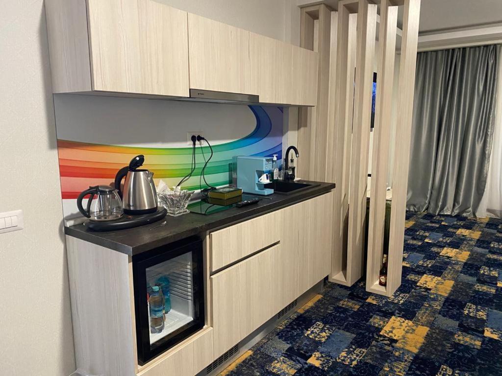 Hotel Yarus Plus Ploieşti Esterno foto