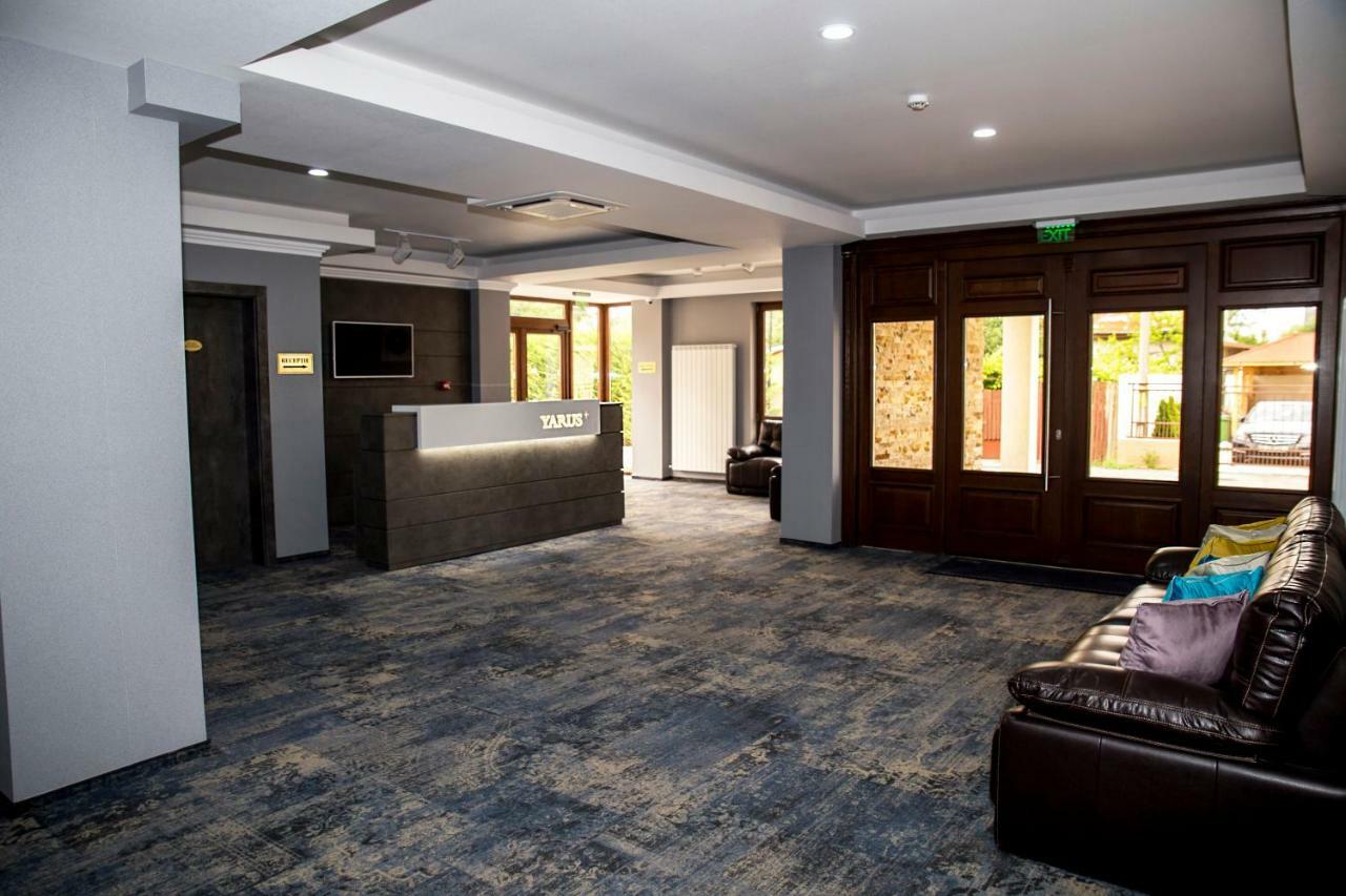 Hotel Yarus Plus Ploieşti Esterno foto