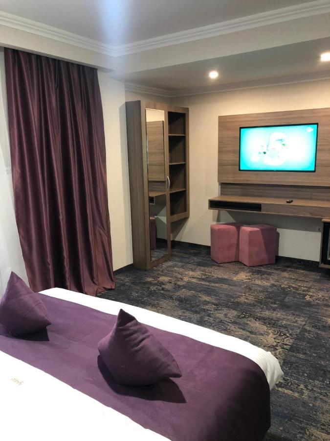 Hotel Yarus Plus Ploieşti Esterno foto